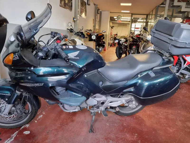Honda Deauville 650 (2002 - 05) (3)
