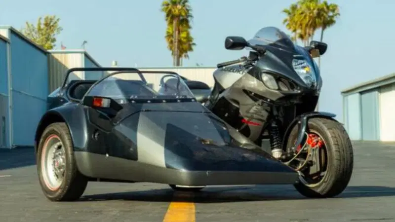 E voi l'avete mai vista una Suzuki Hayabusa sidecar? In questo container c'&egrave; di tutto [VIDEO]