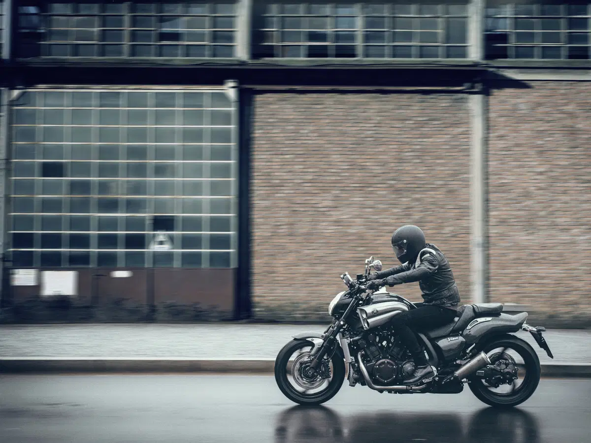 Yamaha VMAX Carbon 2015 (2)