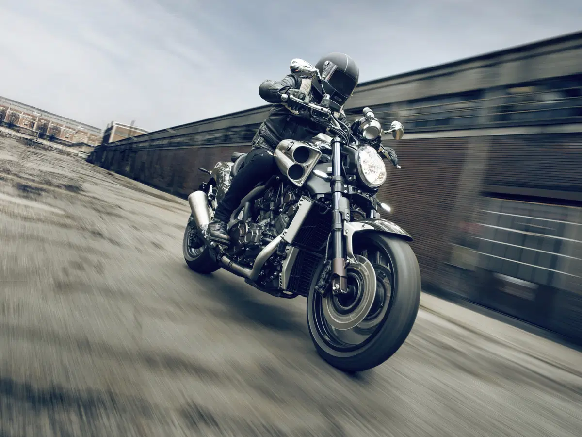 Yamaha VMAX Carbon 2015 (5)
