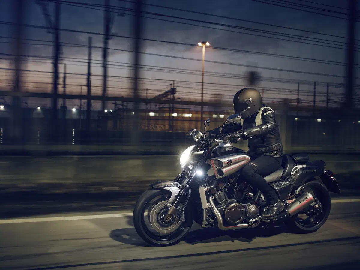 Yamaha VMAX Carbon 2015 (6)