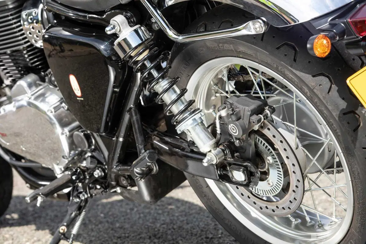 BSA Gold Star 650 TEST: torna la leggenda (7)