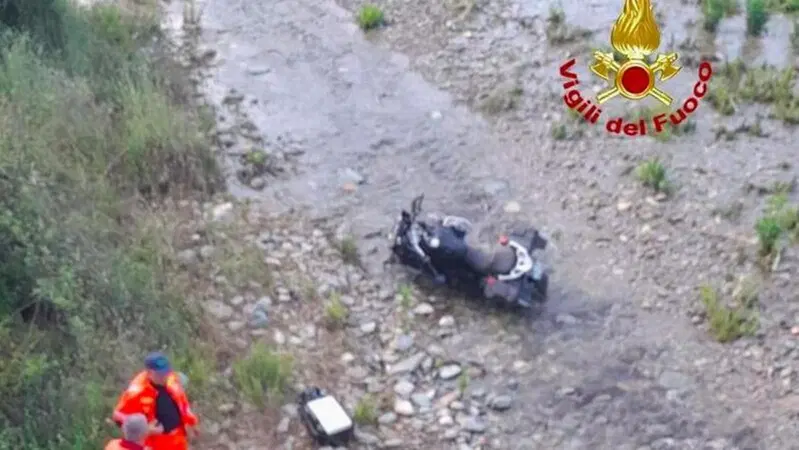 Tertenia. Motociclista cade da un ponte, l'incidente &egrave; stato fatale