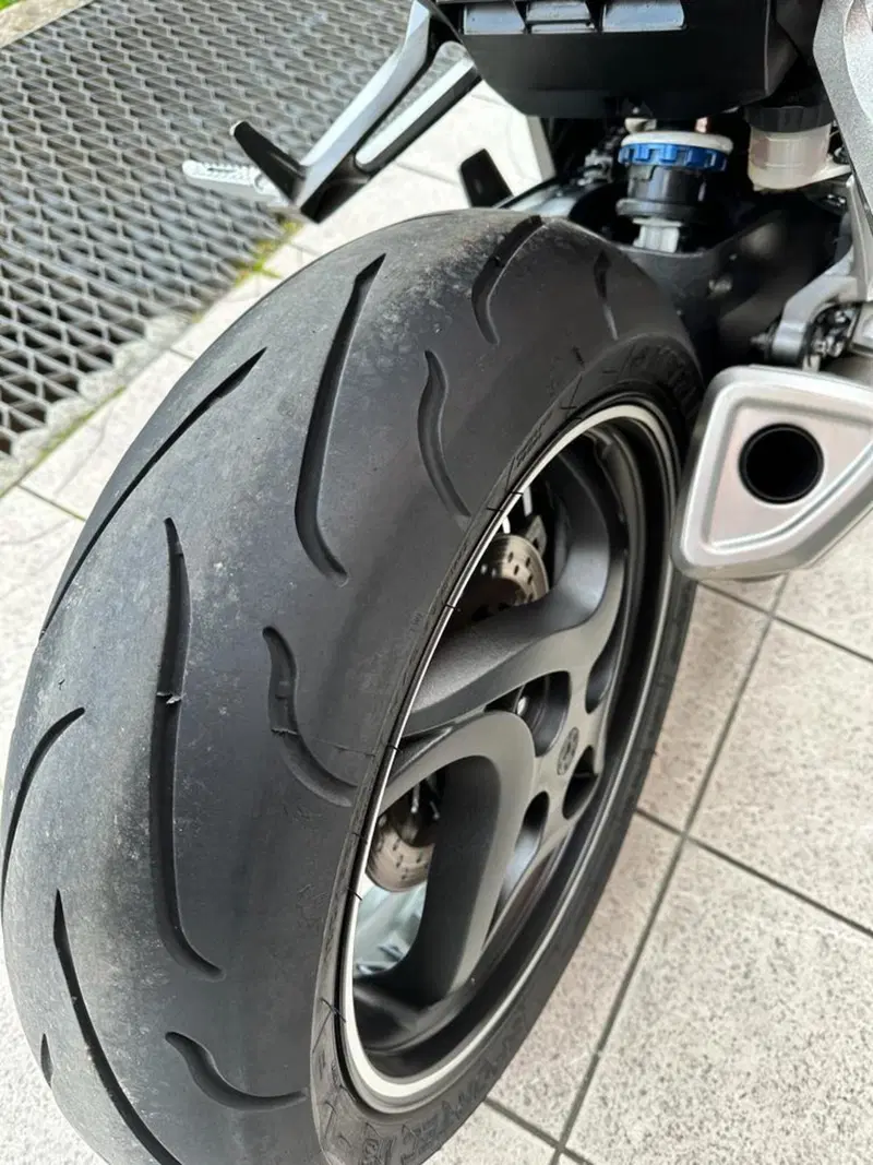 Honda CB 1000 R (2008 - 10) (7)