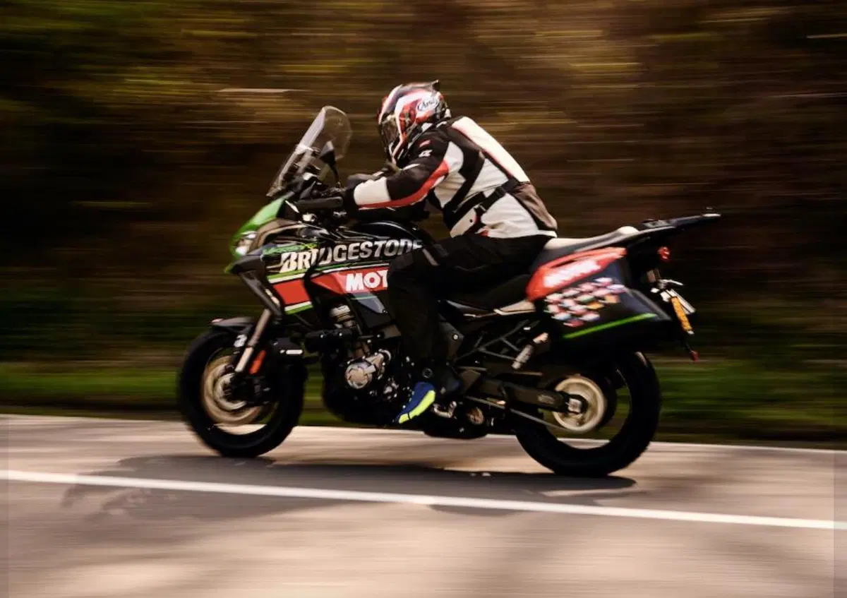Visitare in moto 15 paesi in 24 ore? Thierry Sarasyn ce l'ha fatta ed è record mondiale [VIDEO] 