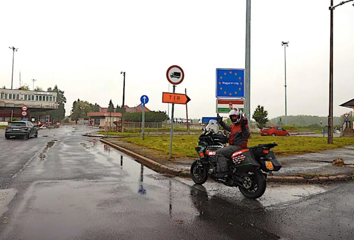 Visitare in moto 15 paesi in 24 ore? Thierry Sarasyn ce l'ha fatta ed è record mondiale [VIDEO]  (2)