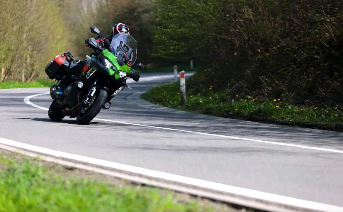 Visitare in moto 15 paesi in 24 ore? Thierry Sarasyn ce l'ha fatta ed è record mondiale [VIDEO]  (3)
