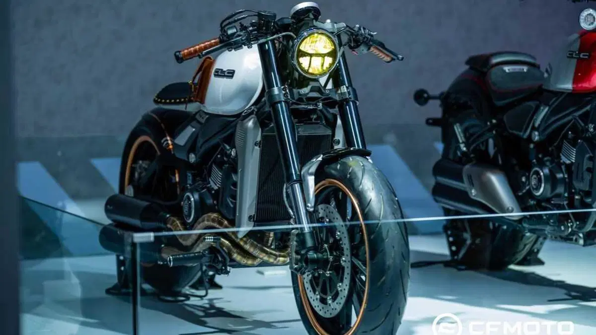 Un altro bobber 400 dalla Cina. Questa volta è di CFMoto (2)