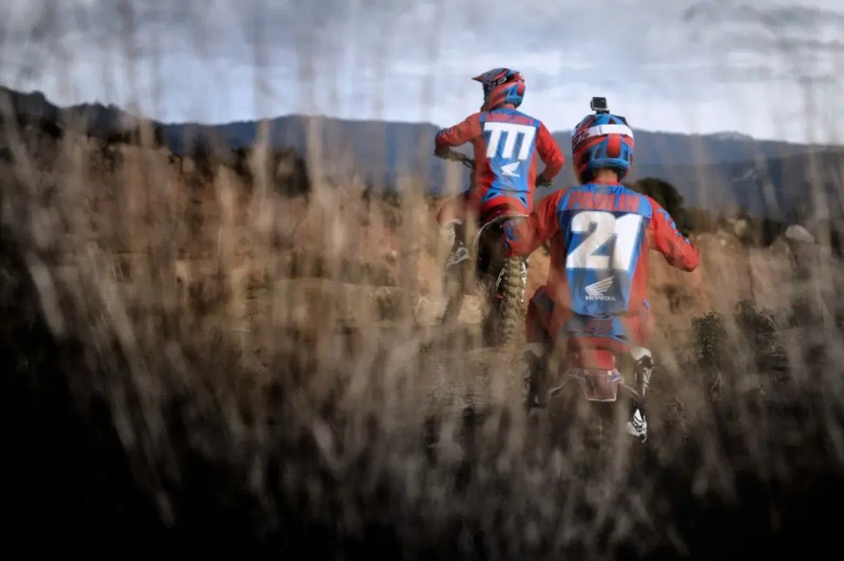 Honda, le CRF di Paulin e Bobryshev in livrea 2015 (4)