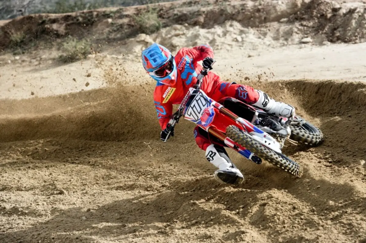 Honda, le CRF di Paulin e Bobryshev in livrea 2015 (5)