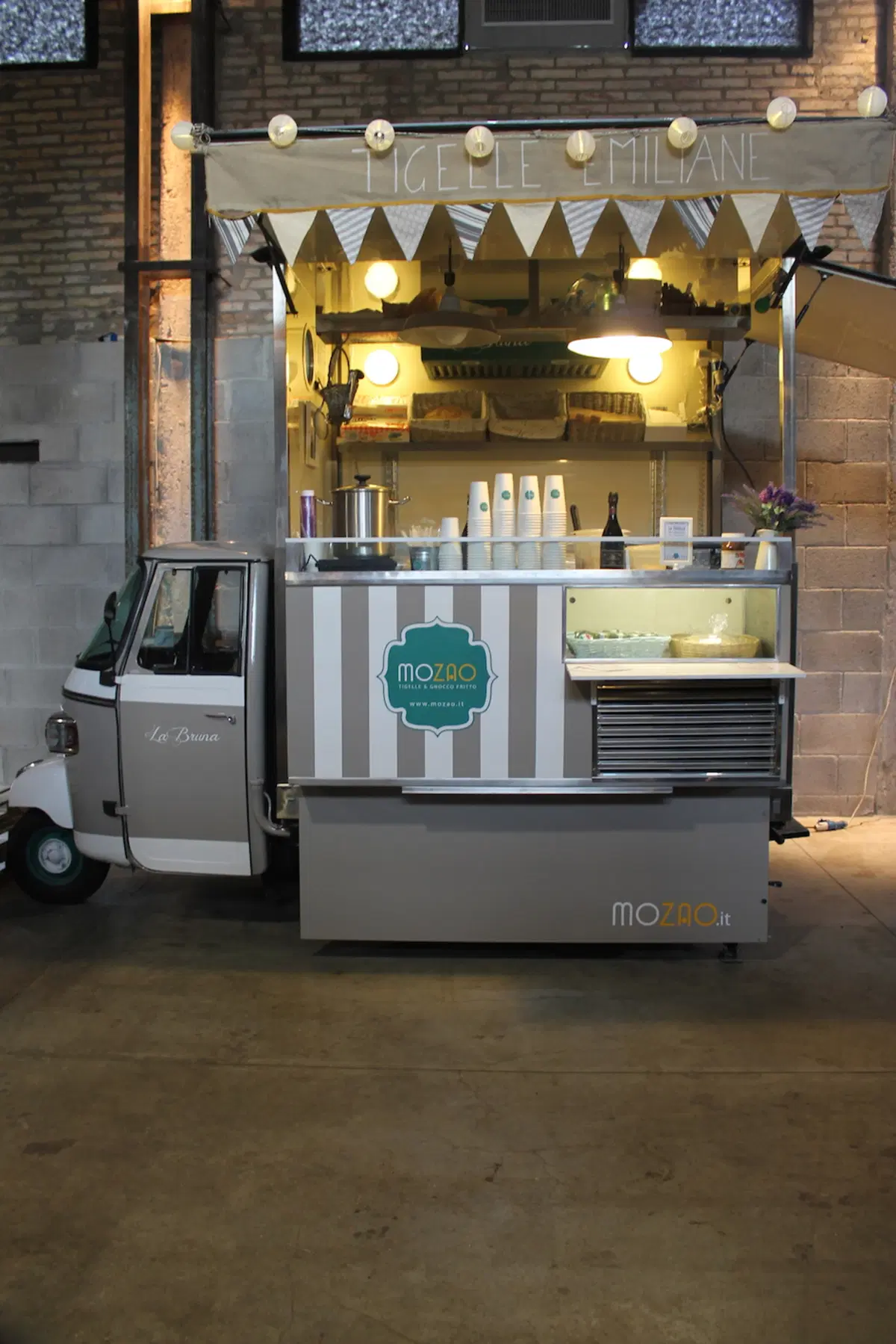 “Be(e) Happy Fest” a Roma, il cibo di strada sulle Apecar (6)