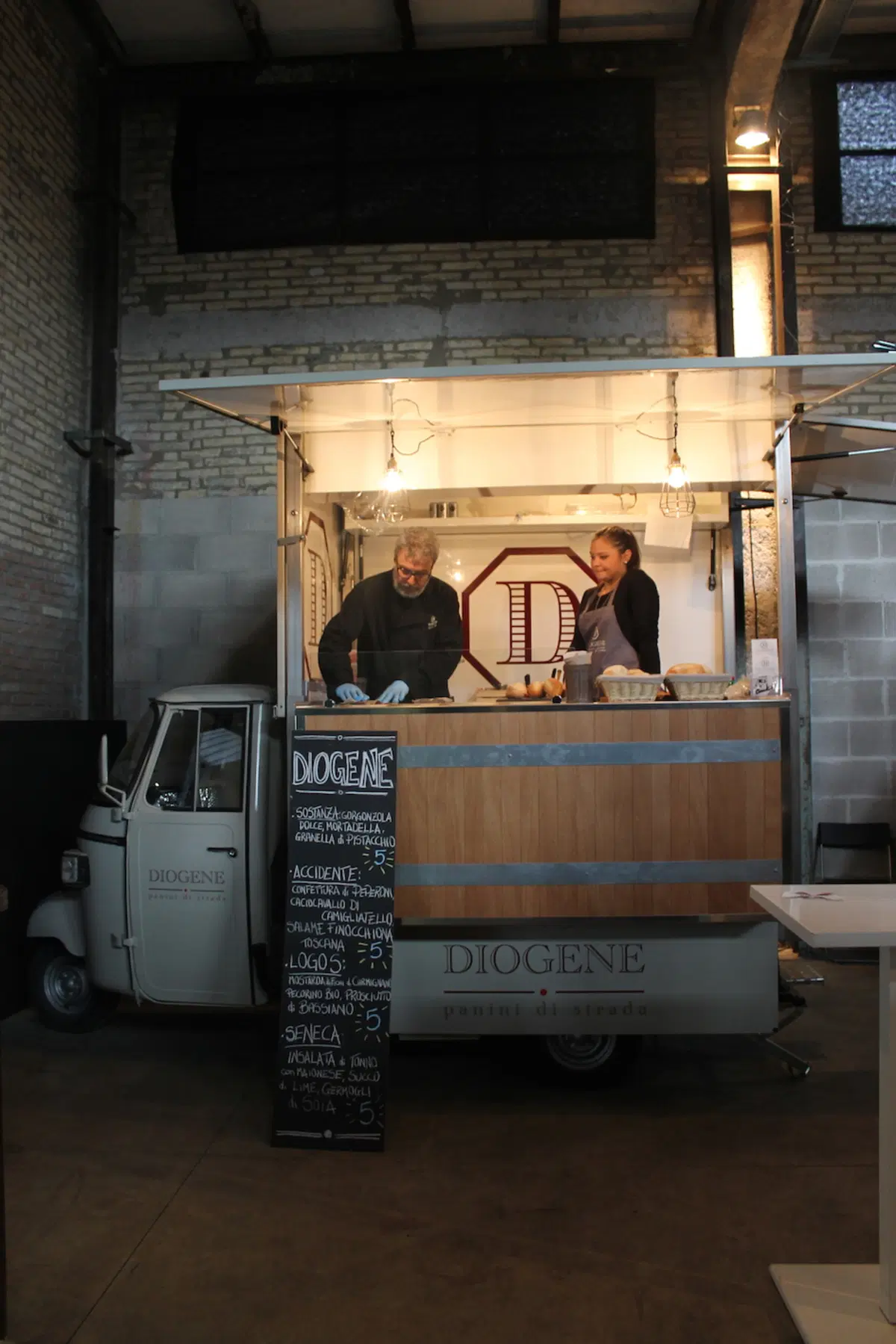 “Be(e) Happy Fest” a Roma, il cibo di strada sulle Apecar (3)