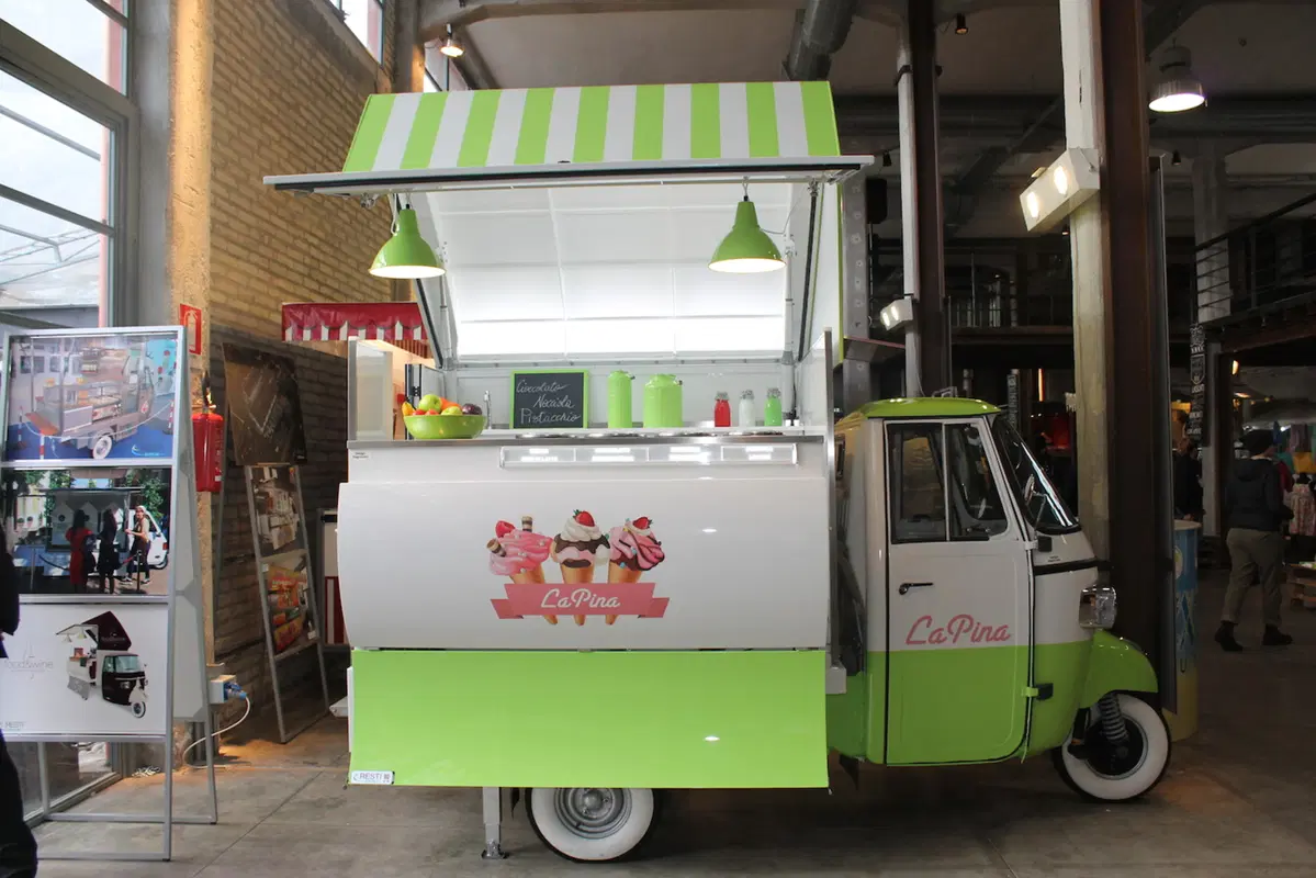 “Be(e) Happy Fest” a Roma, il cibo di strada sulle Apecar (11)