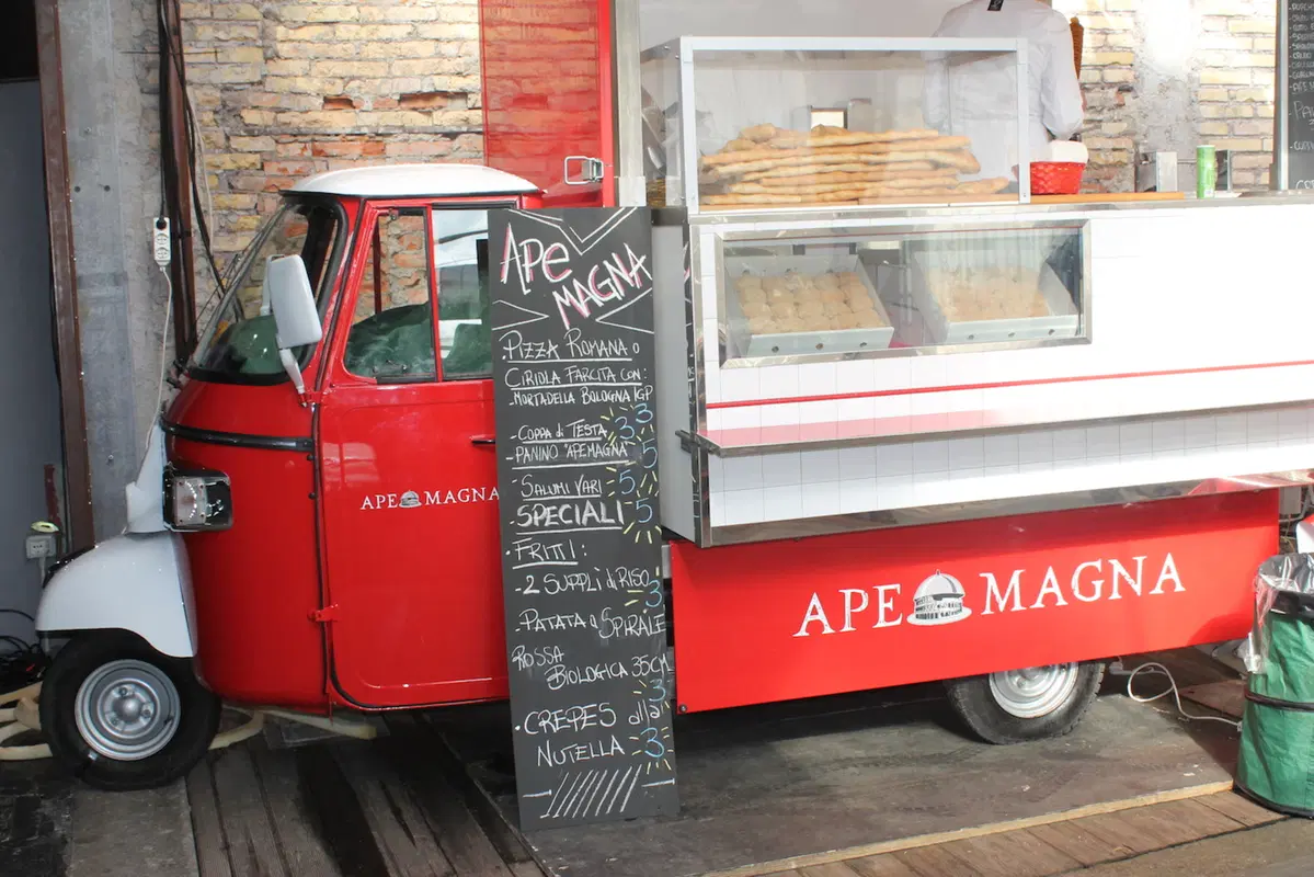 “Be(e) Happy Fest” a Roma, il cibo di strada sulle Apecar (18)