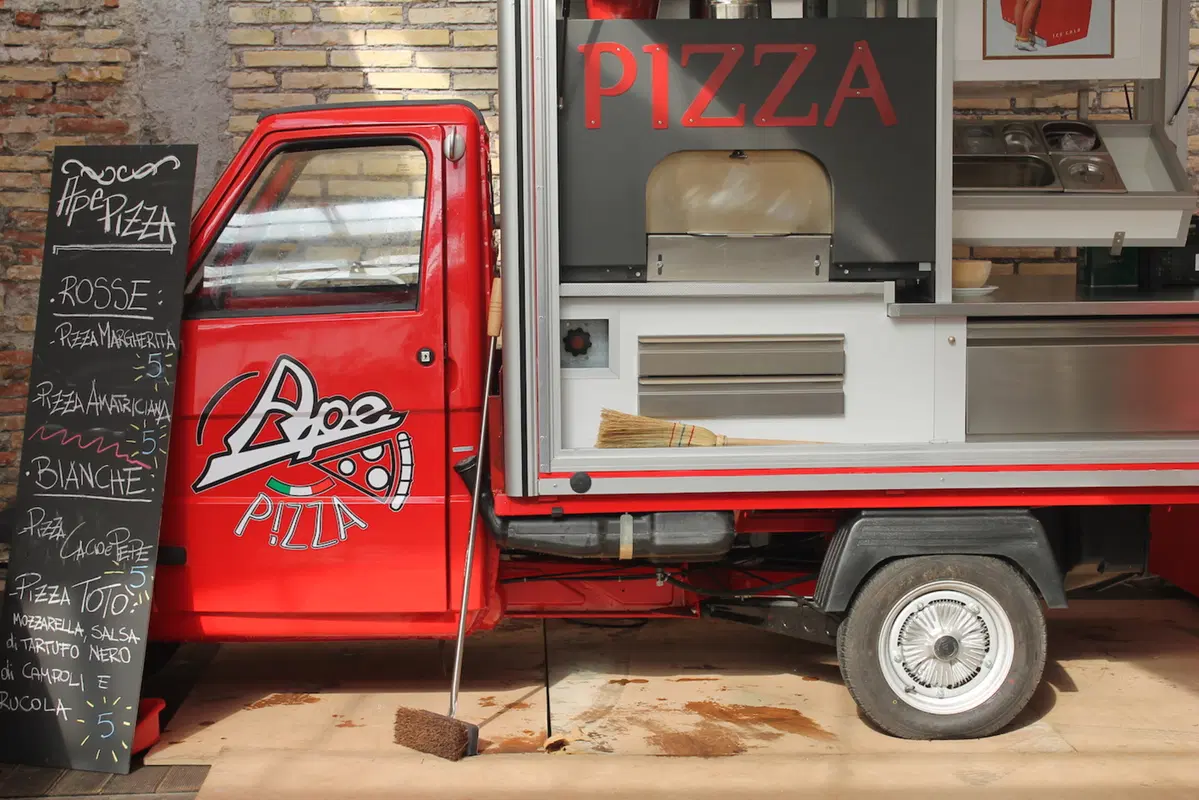 “Be(e) Happy Fest” a Roma, il cibo di strada sulle Apecar (20)