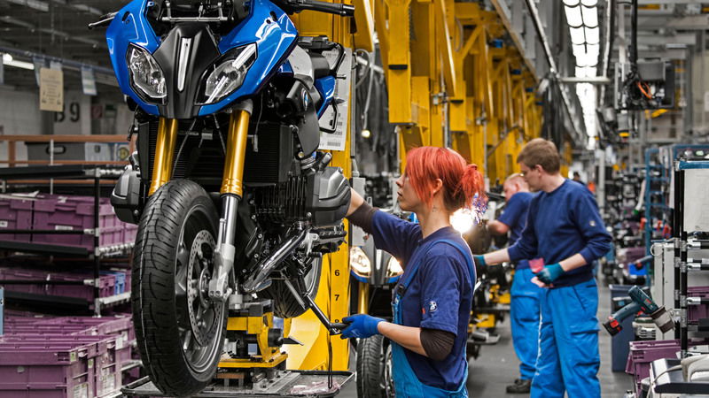 BMW R 1200 RS, inizia la produzione. Fissata la vendita