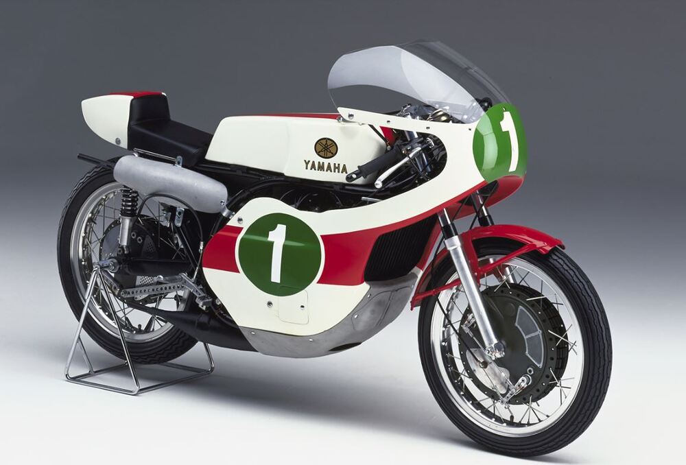 La Yamaha RD 05 aveva un motore di 250 cm3 con quattro cilindri a V di 70°. Giunta seconda nel mondiale del 1967, ha trionfato in quello successivo. Il controllo della aspirazione era affidato a quattro valvole a disco rotante