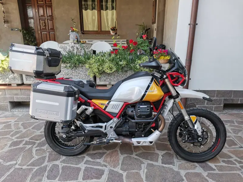 Moto Guzzi V85 TT Evocative Graphics (2019 - 20)
