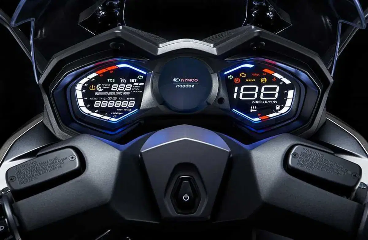 Kymco AK 550 TEST: adesso è Premium! (5)