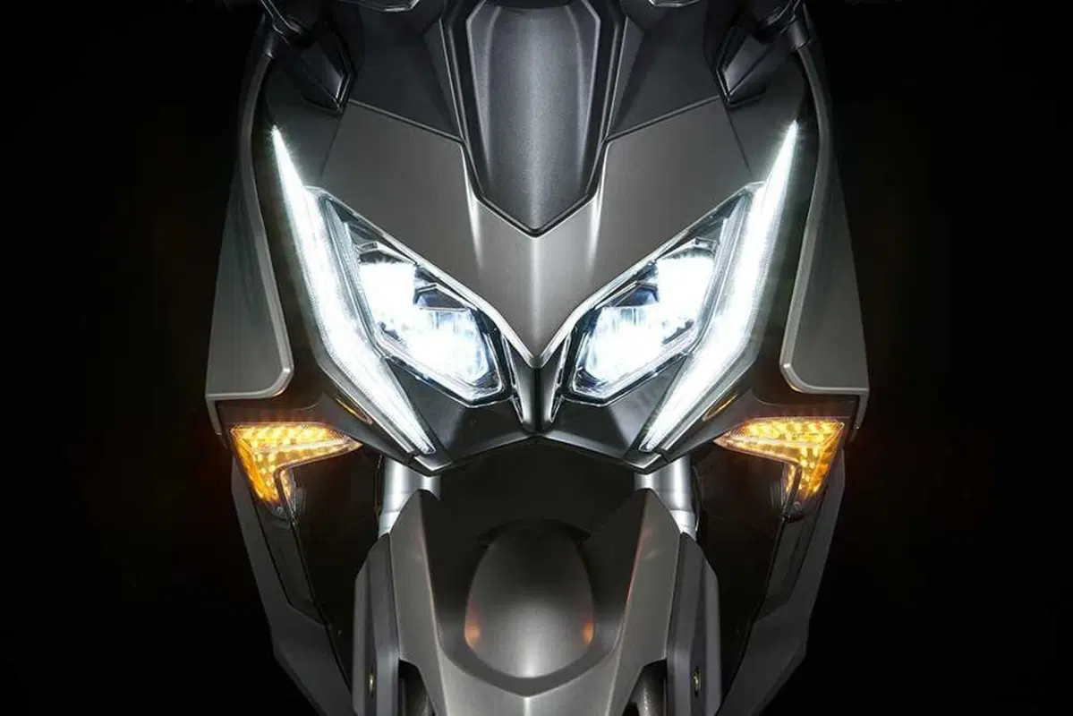 Kymco AK 550 TEST: adesso è Premium! (8)