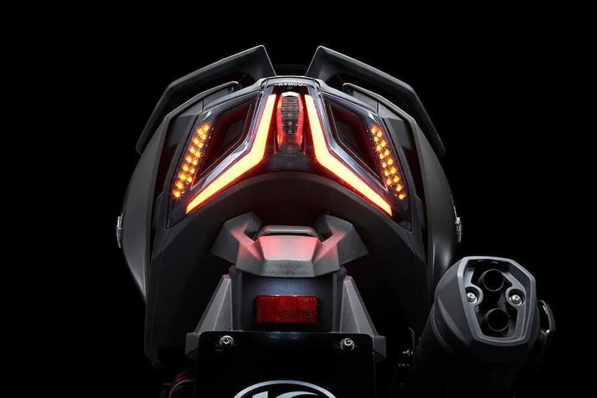 Kymco AK 550 TEST: adesso è Premium! (10)