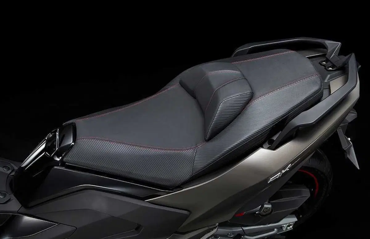 Kymco AK 550 TEST: adesso è Premium! (11)