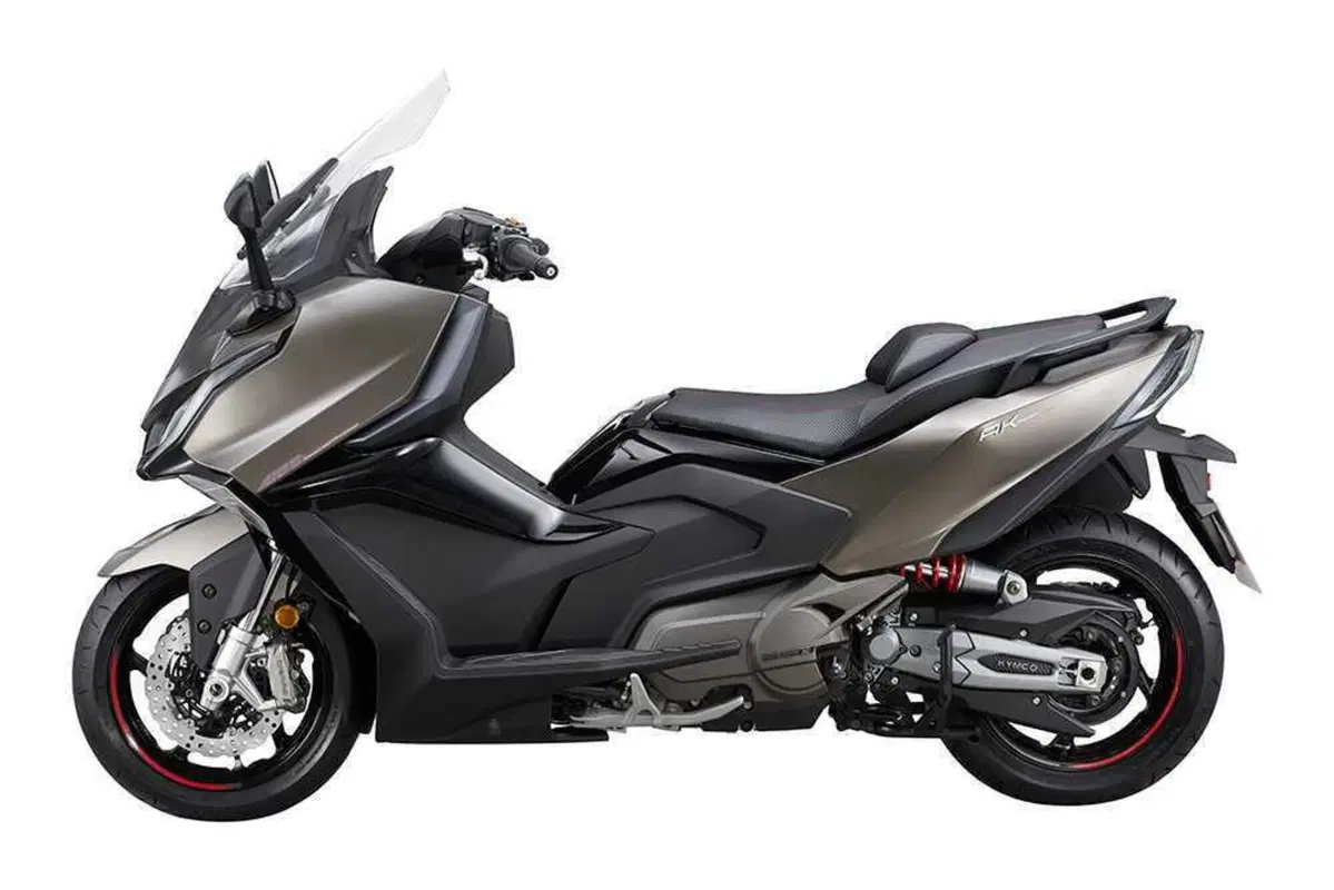 Kymco AK 550 TEST: adesso è Premium! (7)