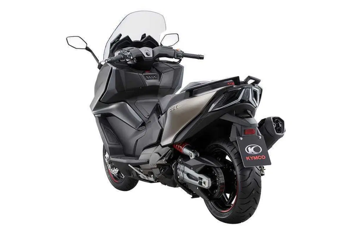 Kymco AK 550 TEST: adesso è Premium! (8)