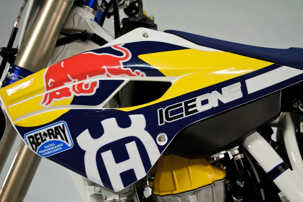Le Husqvarna ufficiali in livrea 2015 (10)
