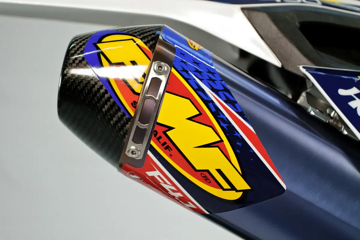 Le Husqvarna ufficiali in livrea 2015 (17)