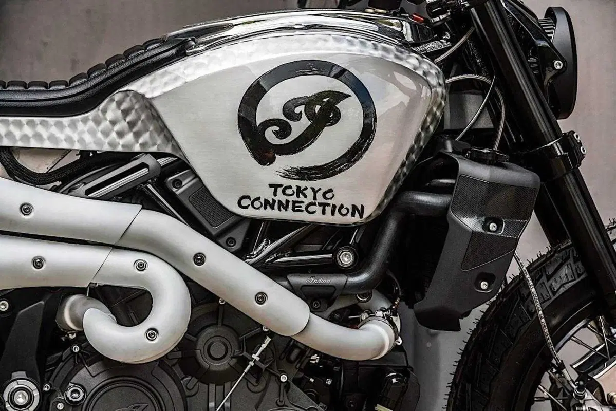 "Tokyo connection" una custom che unisce US, UK e Giappone [VIDEO] (4)