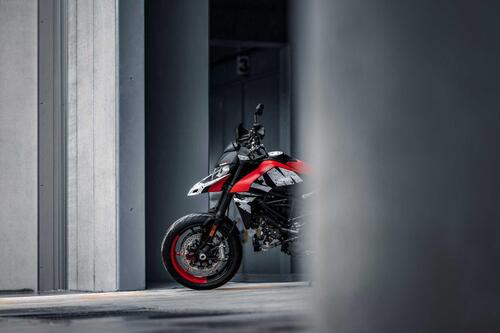 Ecco la nuova livrea Graffiti Livery Evo per la Ducati Hypermotard 950 RVE [GALLERY] (6)