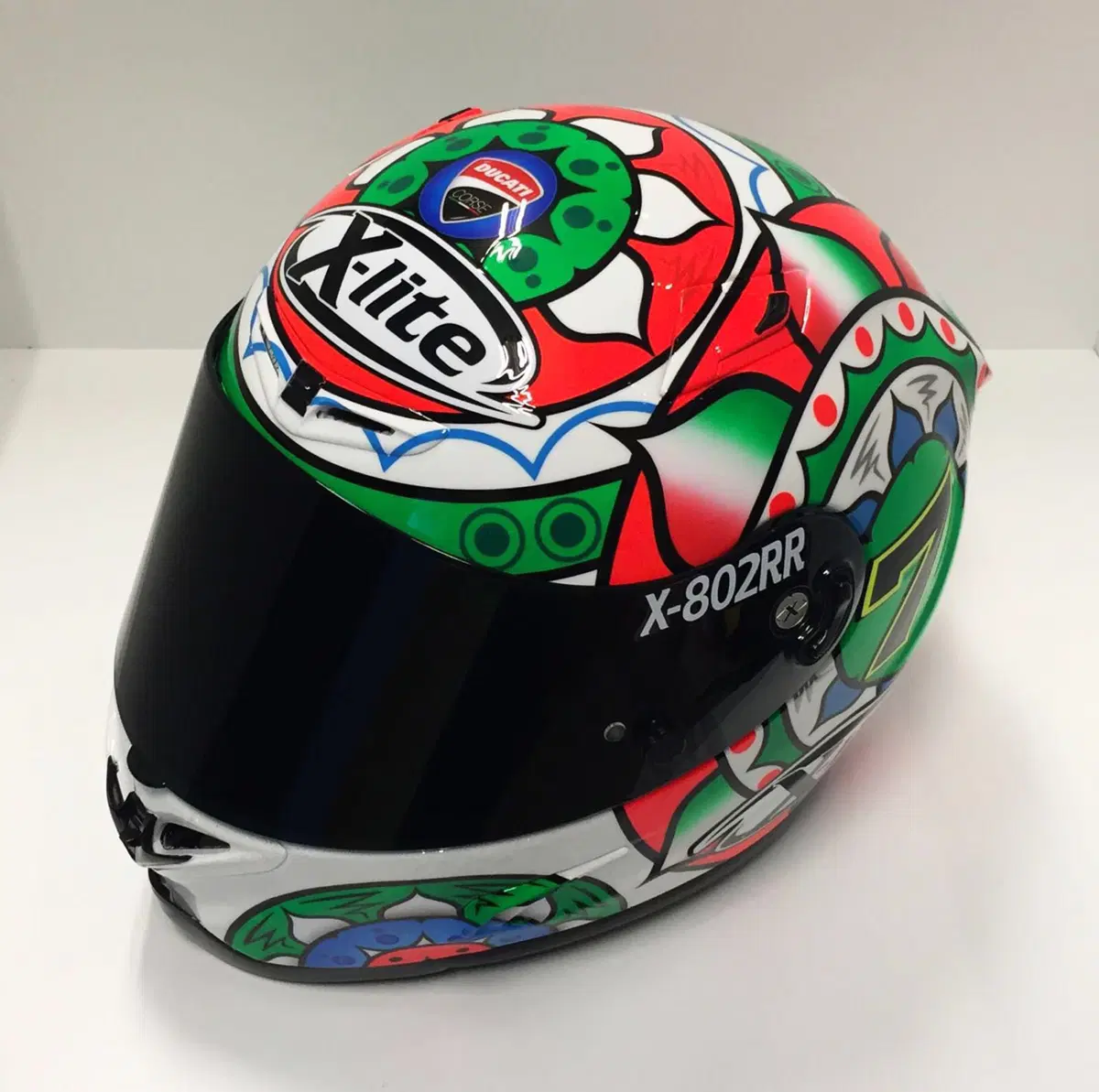 Chaz Davies presenta il suo X-Lite X-802RR Replica Imola (5)