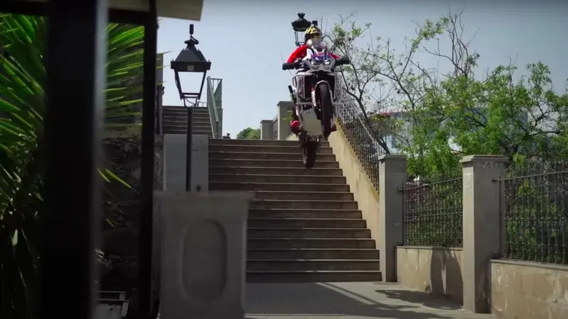 [VIDEO] L'omaggio di Kirian Mirabet a Ken Block. Guardate che numeri con l'Africa Twin! 