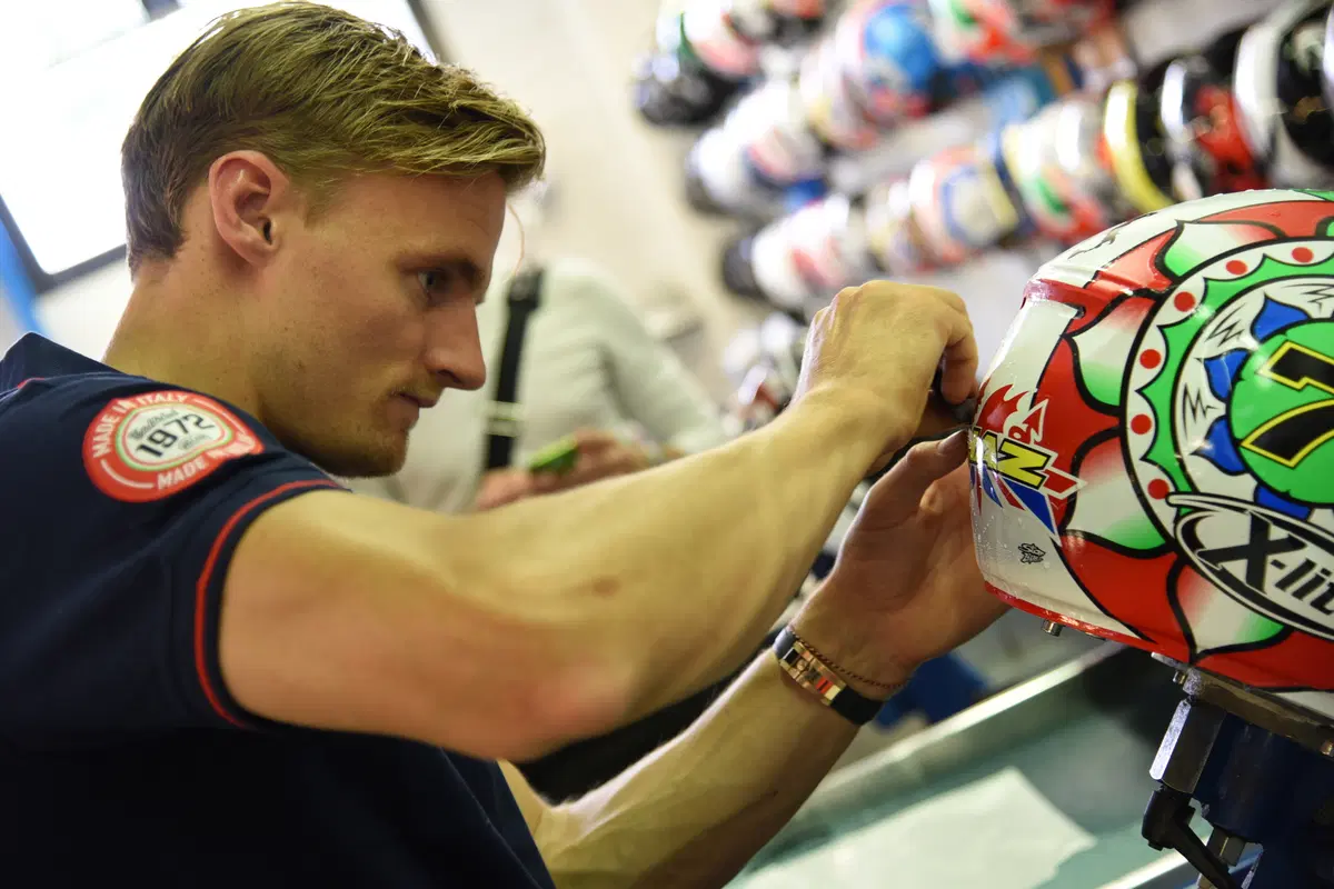 Chaz Davies presenta il suo X-Lite X-802RR Replica Imola (8)