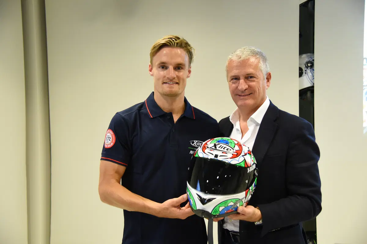 Chaz Davies presenta il suo X-Lite X-802RR Replica Imola (9)