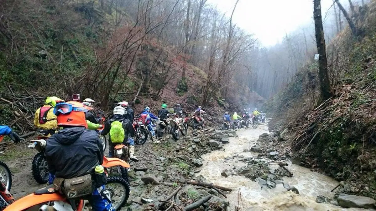 Hell's Gate Metzeler Lite 2015: cavalcata infernale (8)