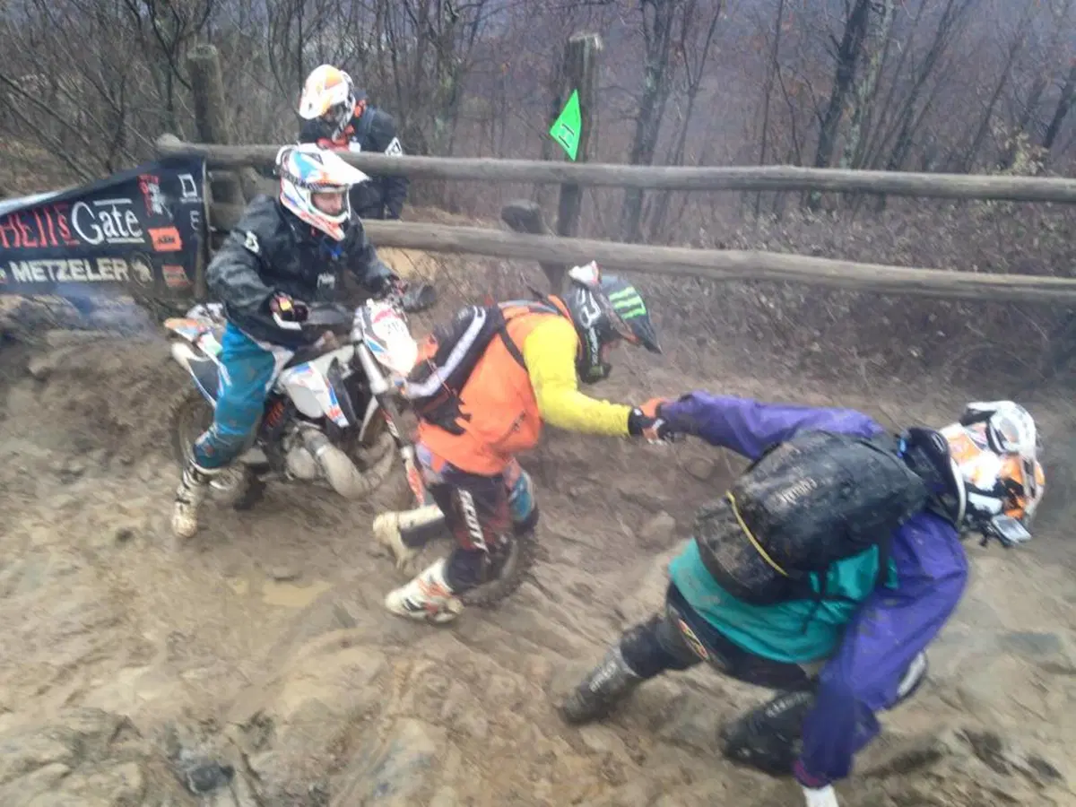 Hell's Gate Metzeler Lite 2015: cavalcata infernale (10)