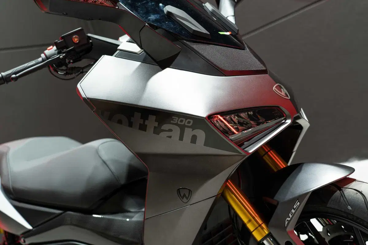 Wottan Storm-R 300: il nuovo maxi sportivo (2)