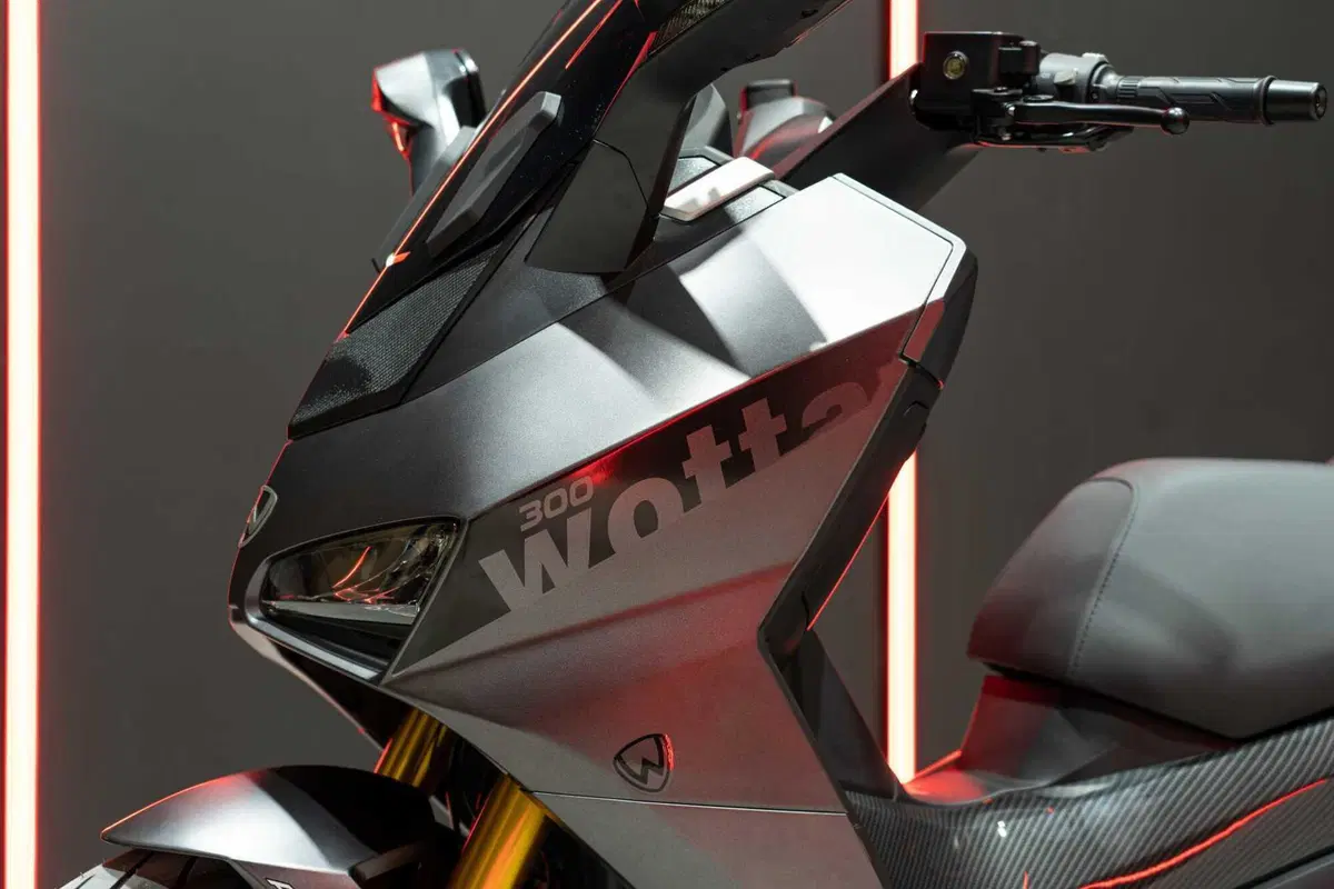 Wottan Storm-R 300: il nuovo maxi sportivo (5)