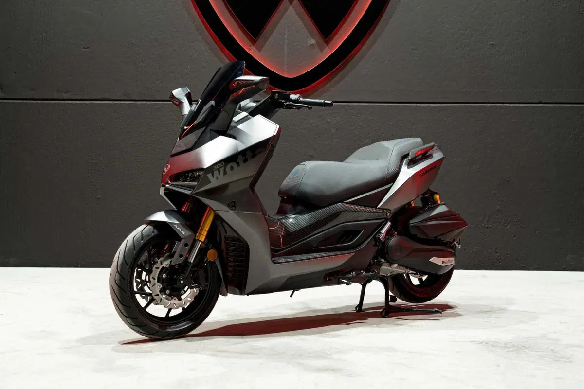 Wottan Storm-R 300: il nuovo maxi sportivo (6)