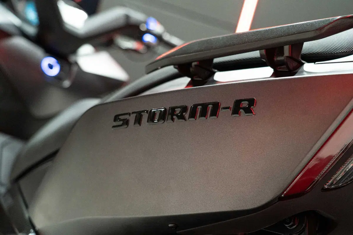 Wottan Storm-R 300: il nuovo maxi sportivo (7)