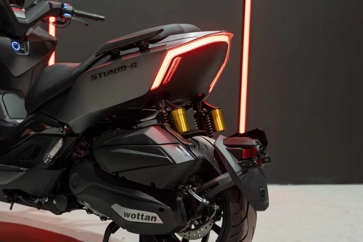 Wottan Storm-R 300: il nuovo maxi sportivo (8)