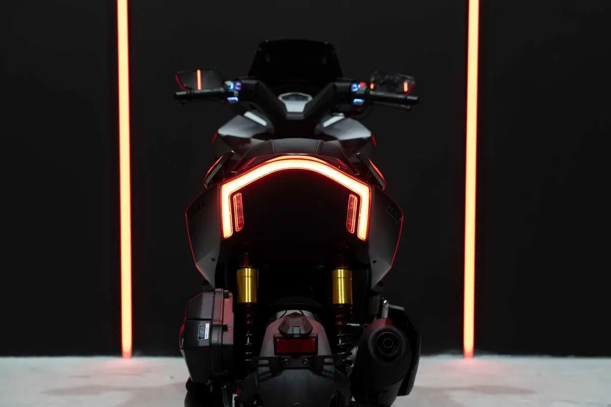 Wottan Storm-R 300: il nuovo maxi sportivo (9)