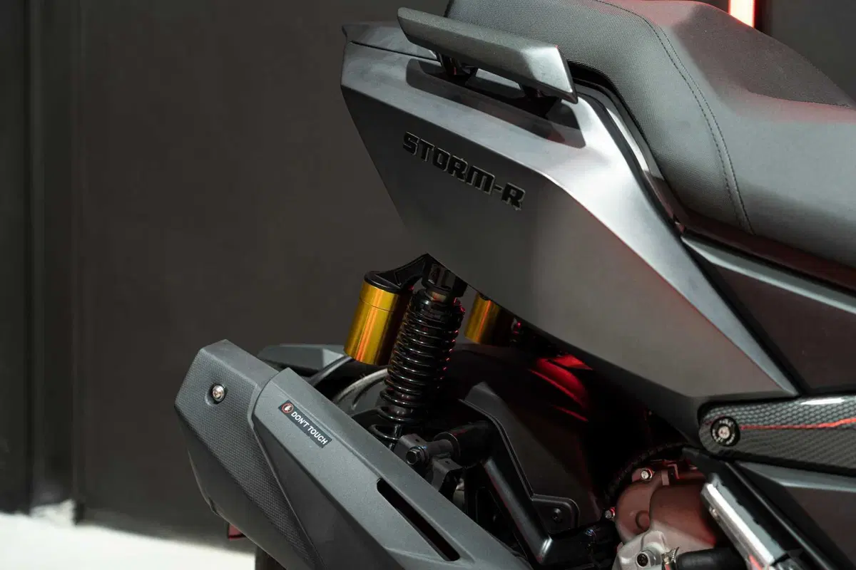 Wottan Storm-R 300: il nuovo maxi sportivo (10)