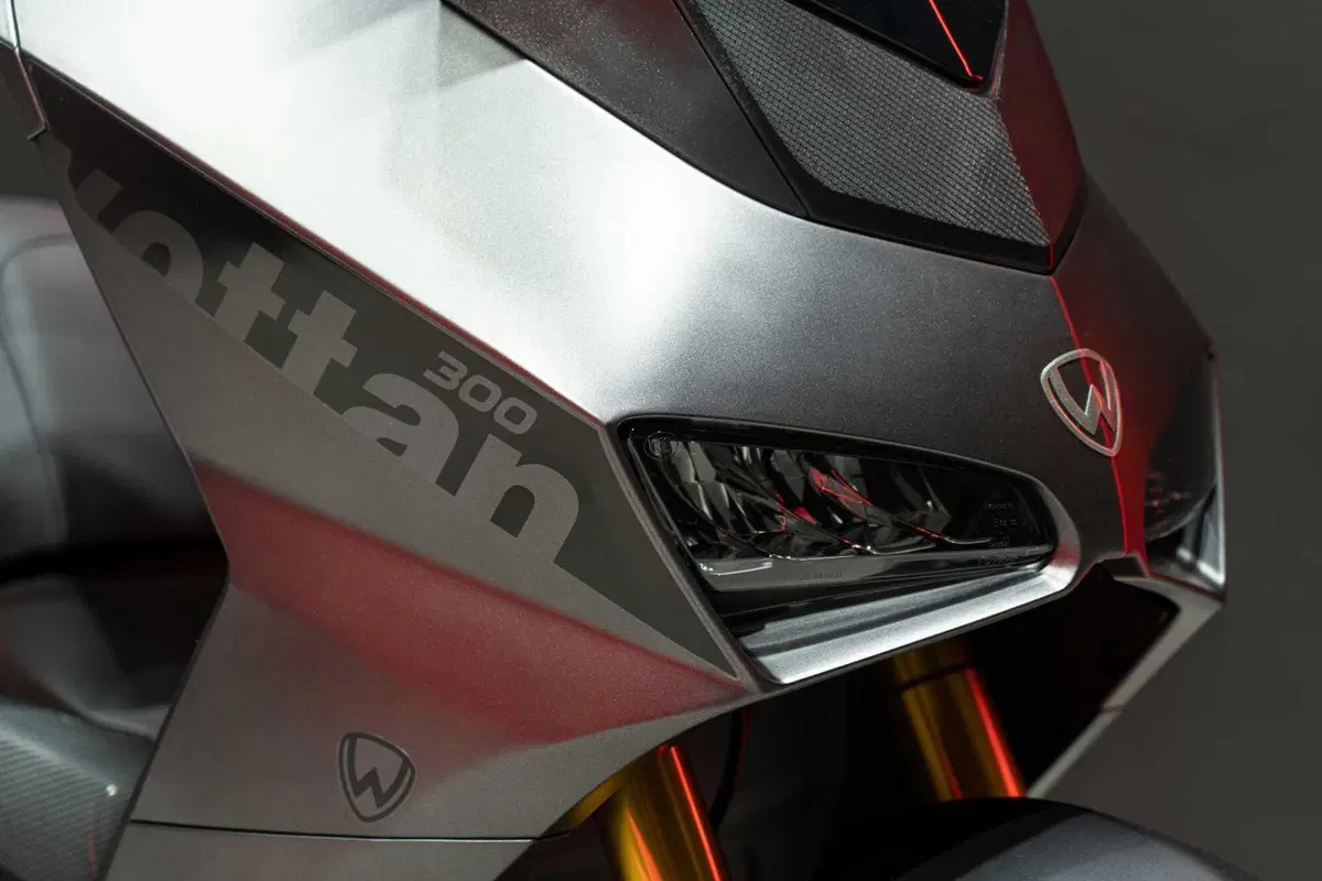 Wottan Storm-R 300: il nuovo maxi sportivo (12)