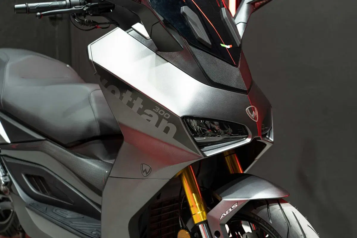 Wottan Storm-R 300: il nuovo maxi sportivo (13)