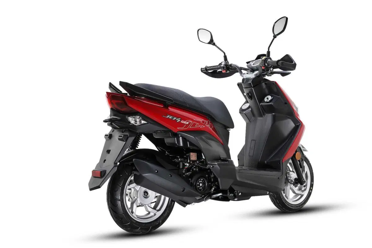 Arriva il nuovo Sym JET 4RX 50: scooter dal look free style (7)