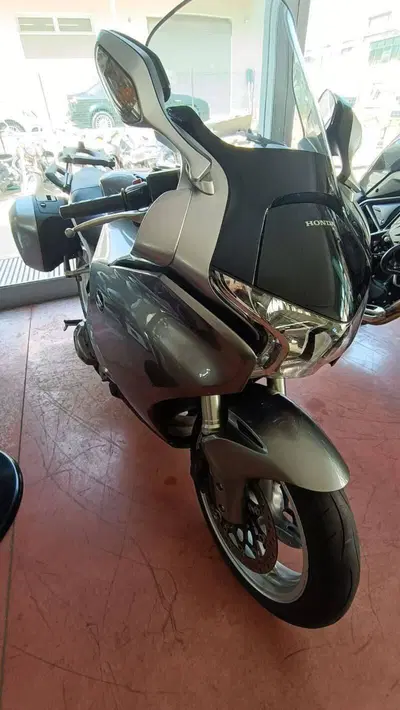 Honda VFR 1200 F DCT ABS (2010 - 16) usata
