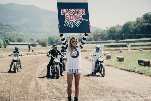 Wheels & Waves: Yamaha Faster Sons e flat track